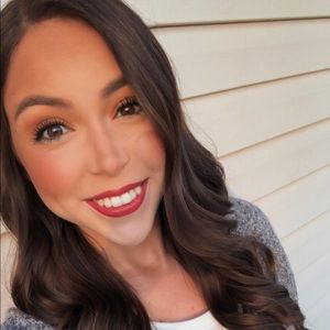 Meet your Posher, Caitlyn